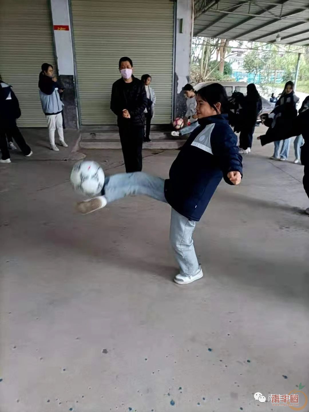 091805dylyllkghzvlzdwg.jpg