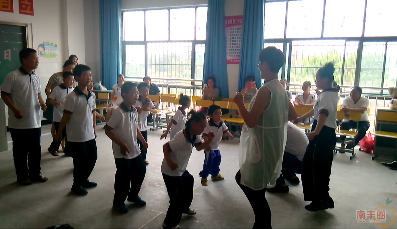 桔都小学助残日_06.jpg